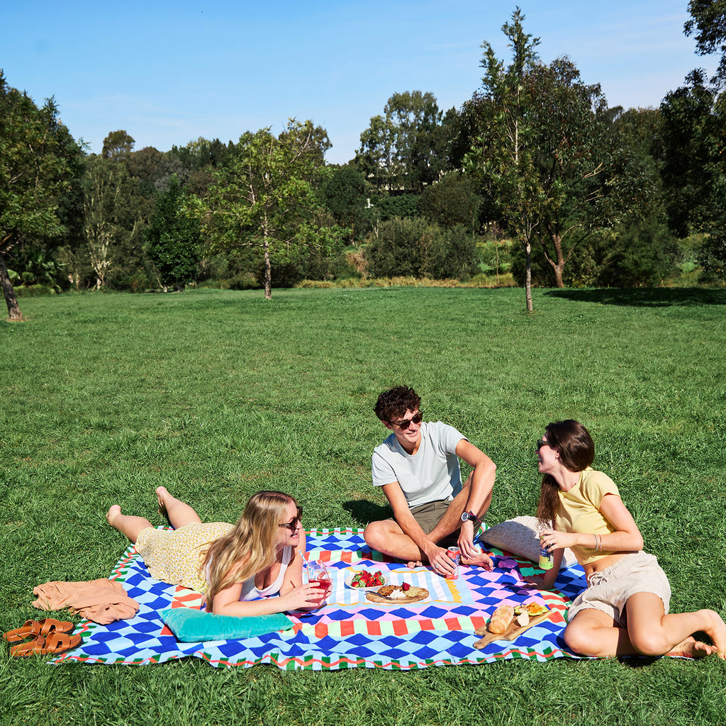 dock and bay picnic blanket